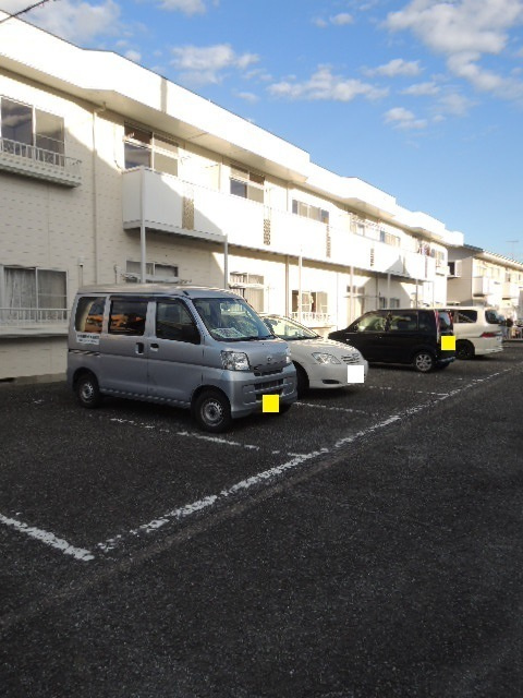 エルディム立田の駐車場