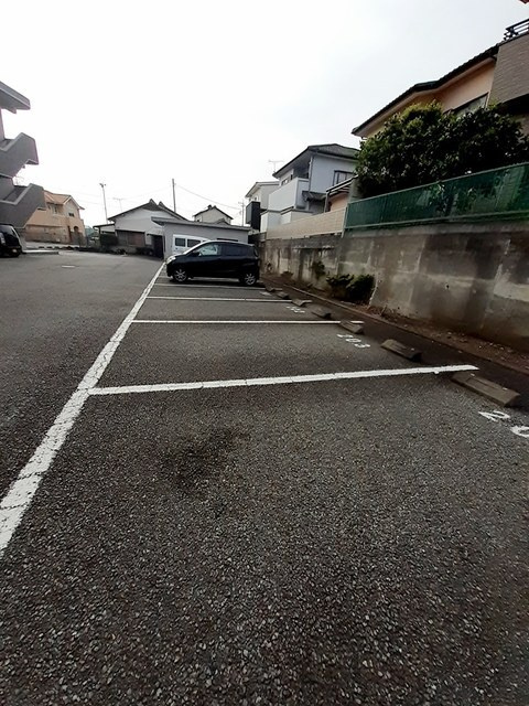 クレイドルの駐車場