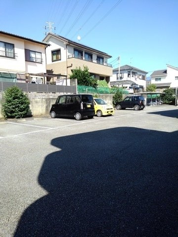 クレイドルの駐車場