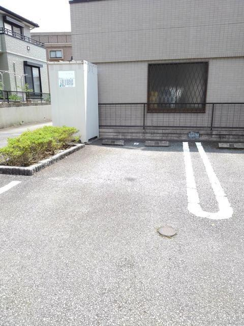 サンフラワー岩波の駐車場