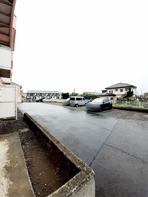 エルディムわたなべの駐車場