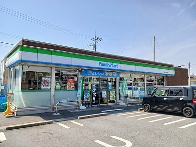 マーク・ピュアの周辺|その他「ファミリーマート　天間高屋店まで700m」