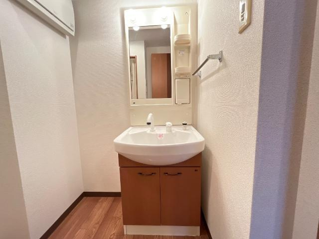 ローズガーデン長塚Ⅰの洗面所|洗髪洗面化粧台