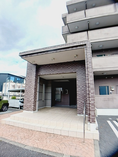 ノーブル古瀬のエントランス
