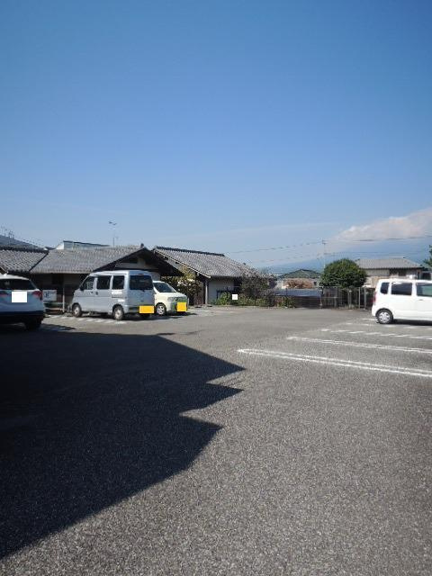 サンライズガ－デンの駐車場