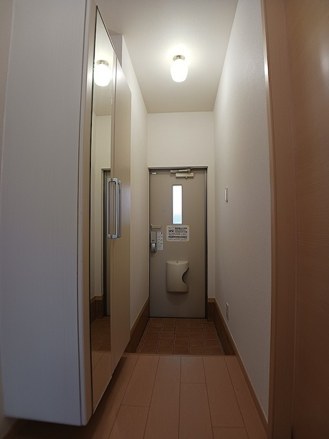 コモドプレッソの玄関