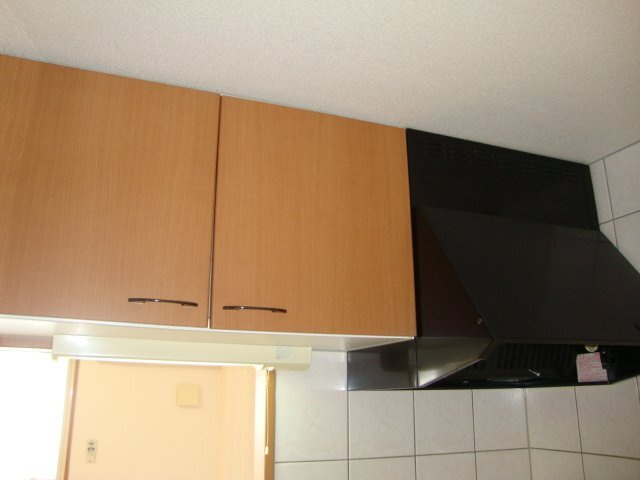 ローズガーデン長塚Ⅱのキッチン|吊棚