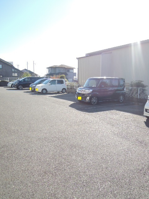 サラシティーの駐車場