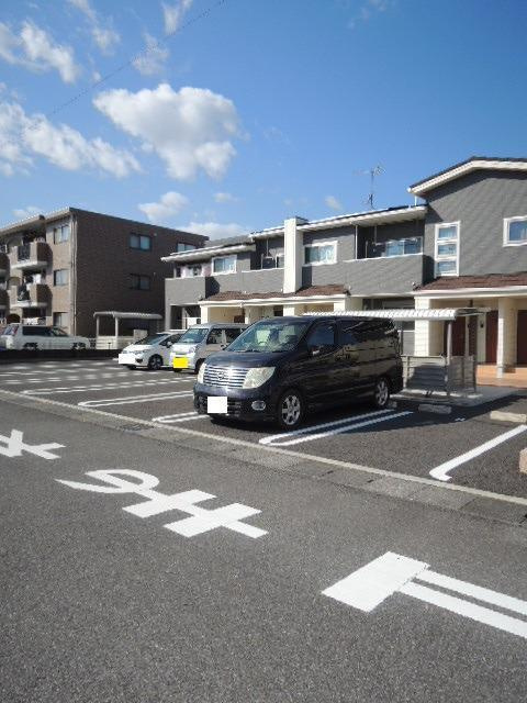 ルビールージュの駐車場