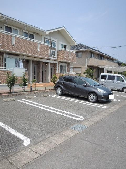 カーサ　フィオーレの駐車場