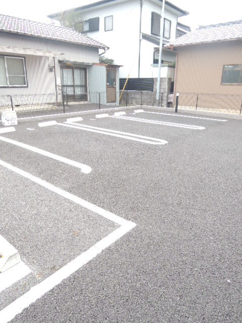 ヴィラ・グロワールⅡの駐車場