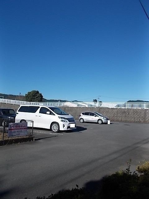 サンライズ松野の駐車場