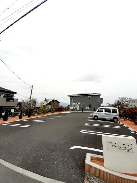 アンベリールの駐車場