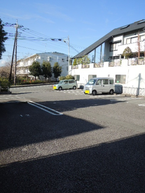 クレ－ルＫＭＦ・Ａの駐車場