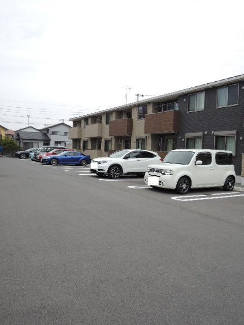フルール・クレアⅢの駐車場