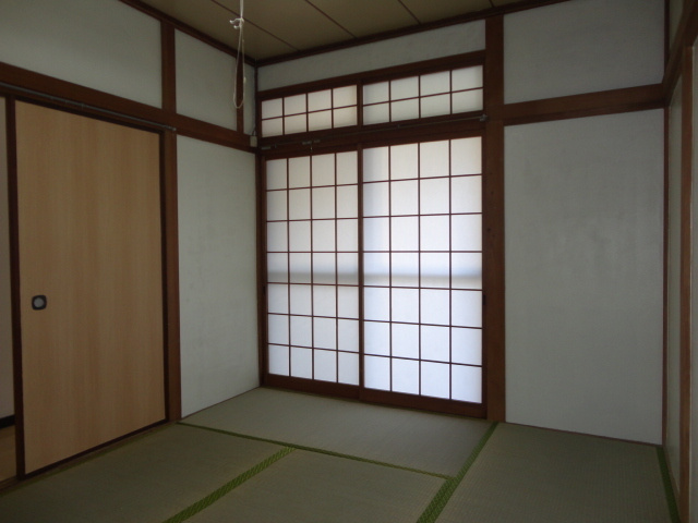 龍田三丁目戸建の居間・リビング