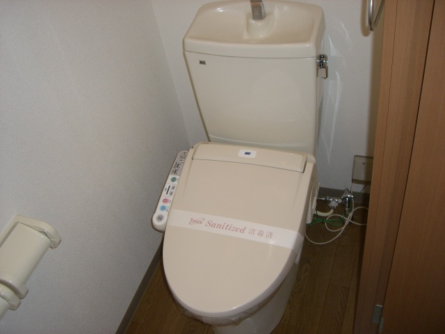 メゾンドゥーズのトイレ|シャワー付トイレ