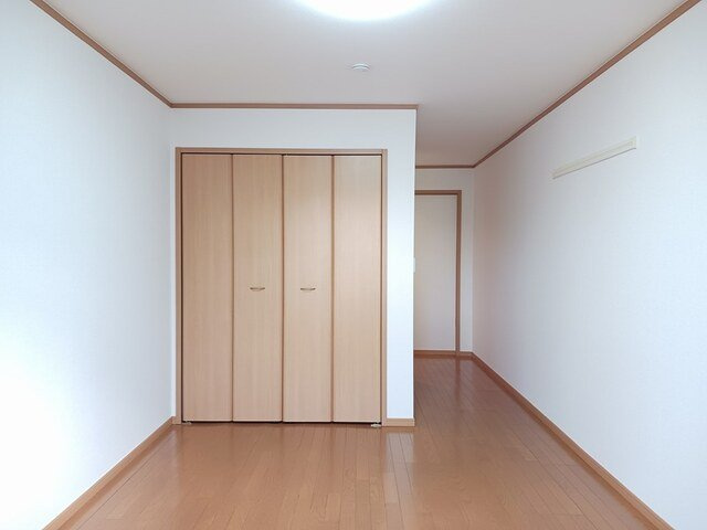 ウエスト・モンターニュＢの内装|明るい室内です