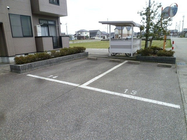サニーガーデンハイツＢの駐車場|駐車場があります