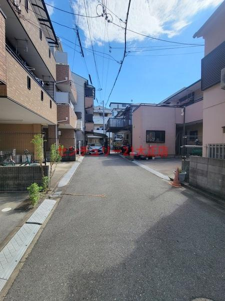 大阪市大正区南恩加島６丁目の中古一戸建の前面道路含む現地写真