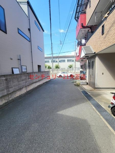 大阪市大正区南恩加島６丁目の中古一戸建の前面道路含む現地写真
