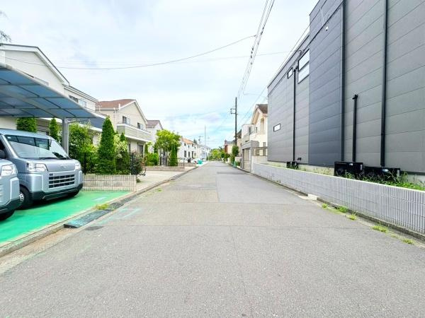 川崎市麻生区王禅寺東４丁目の中古一戸建の前面道路含む現地写真|前面道路です。車の通りも少なくお子様がいらっしゃるご家族でも安心ですね♪