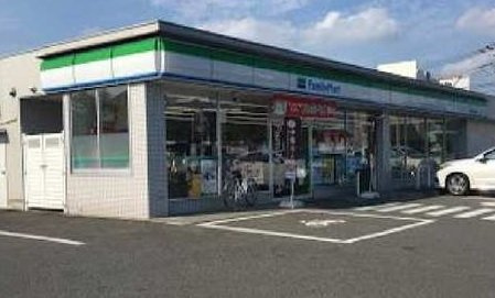 【周辺】 | コン・ヴィヴァーチェ | ファミリーマート麻溝小前店まで240m