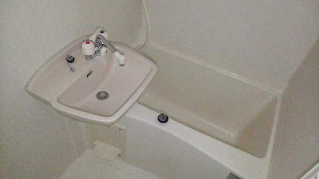 レオパレスヴェストの浴室