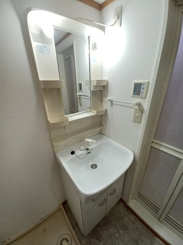 セモア中山の洗面所