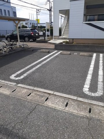 メゾン　アンソレイエの駐車場