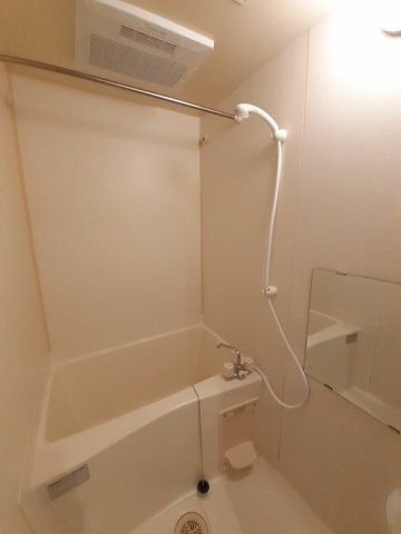 メゾン　アンソレイエの浴室