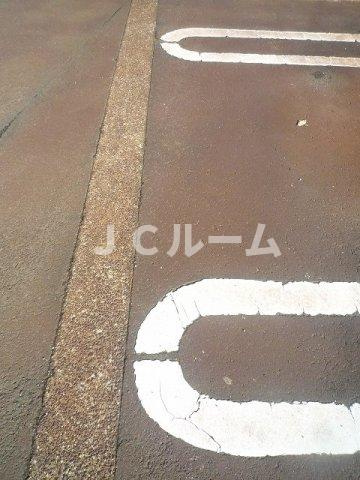 グランシャレー春日の駐車場