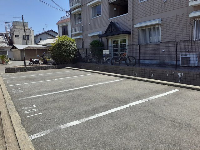 パル橘の駐車場
