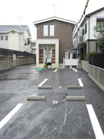 プラテリア　Ⅰの駐車場