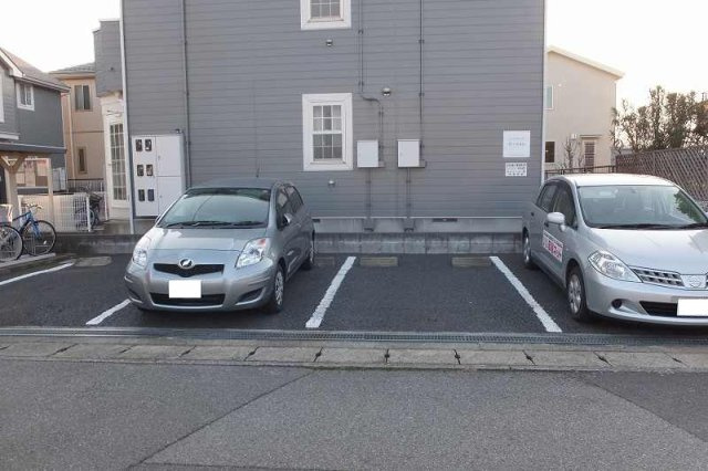 ルミエール　Ｂの駐車場