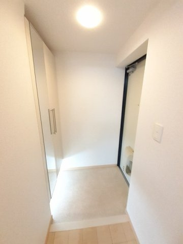 ライジング・サンの玄関