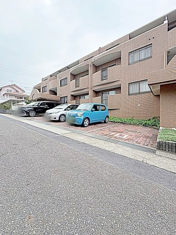 グランパス１８の駐車場