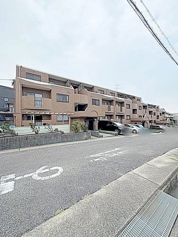 グランパス１８の外観