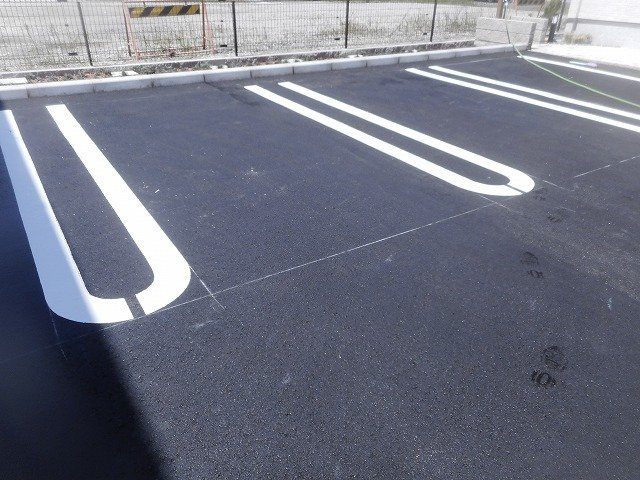 フォルトゥーナⅢの駐車場