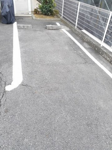 カーサ大高の駐車場