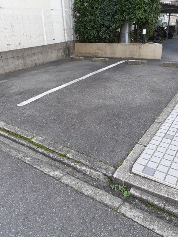 ドミール本城の駐車場