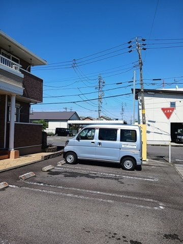 グラシアスの駐車場