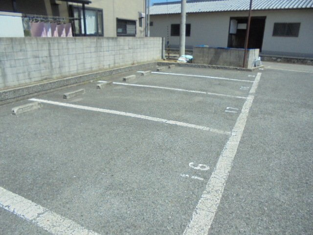 シャンパーニュ２番館の駐車場