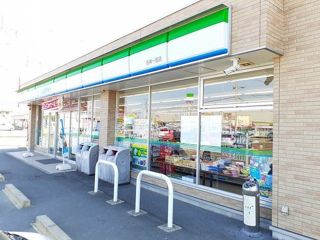 飛鶴Ｂの周辺|ファミリーマート　名神一宮店まで650m