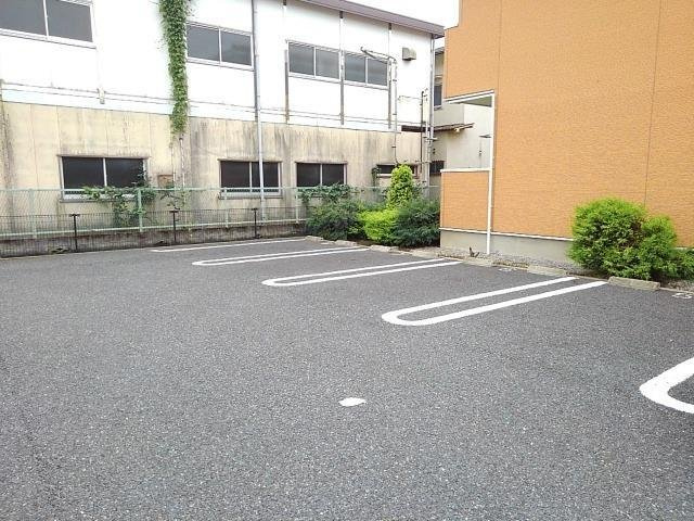アルカンシエルＡの駐車場