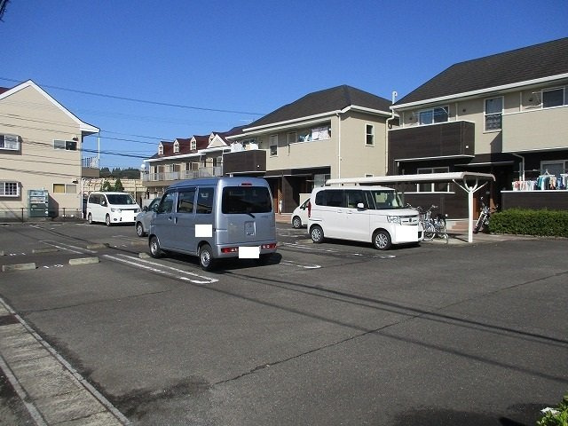 ミルト・ブリーゼ　Ｂ棟の駐車場