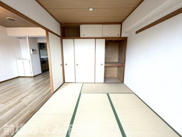 【中古マンション】高崎市高砂町　エクレール高崎　1306号室　２LDKの和室|日本らしい落ち着いた雰囲気の和室です