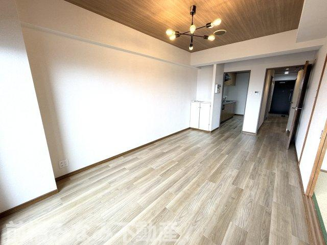 【中古マンション】高崎市高砂町　エクレール高崎　1306号室　２LDKの居間・リビング|使いやすいリビングです
