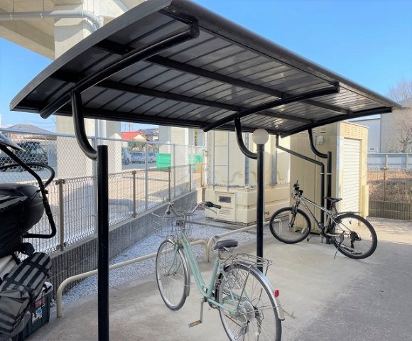 レオパレスエクレールのその他|屋根付き駐輪場完備