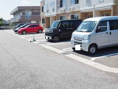 ニューシティ下堀Ⅱの駐車場